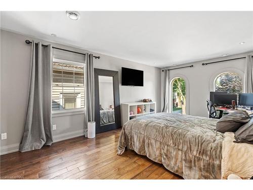 17 Thomas Street, St. Catharines, ON - Indoor Photo Showing Bedroom