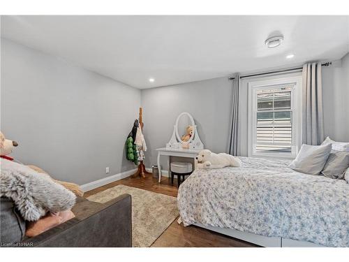 17 Thomas Street, St. Catharines, ON - Indoor Photo Showing Bedroom