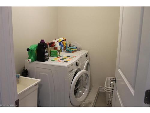 59 Windsor Circle Circle, Niagara-On-The-Lake, ON - Indoor Photo Showing Laundry Room