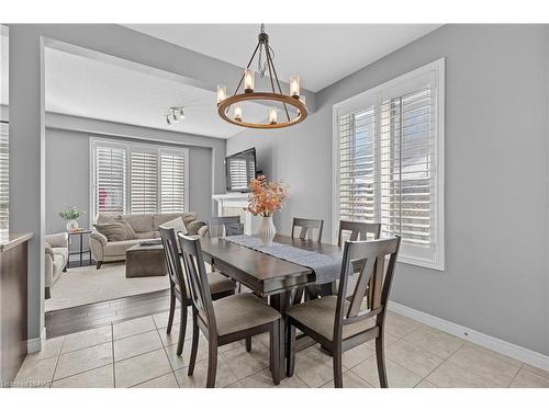 17-380 Lake Street, Grimsby, ON - Indoor Photo Showing Dining Room