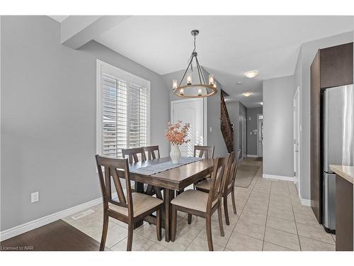 17-380 Lake Street, Grimsby, ON - Indoor Photo Showing Dining Room