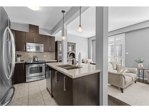 17-380 Lake Street, Grimsby, ON - Indoor Photo Showing Kitchen With Double Sink With Upgraded Kitchen