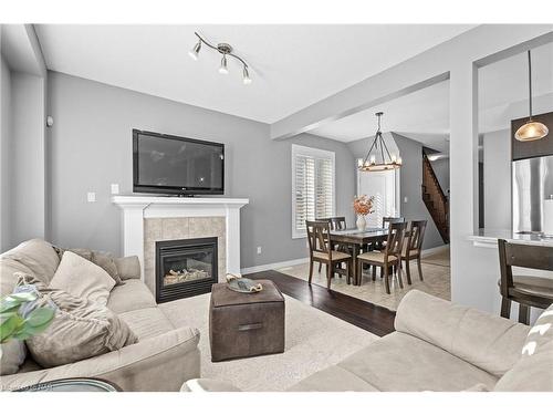 17-380 Lake Street, Grimsby, ON - Indoor Photo Showing Living Room With Fireplace