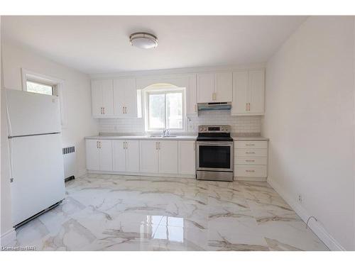 46 Edgar Street, Welland, ON - Indoor Photo Showing Kitchen