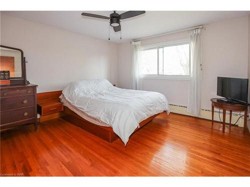 7001 Concord Crescent, Niagara Falls, ON - Indoor Photo Showing Bedroom