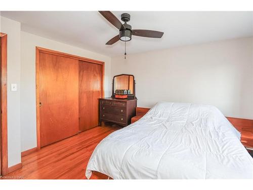 7001 Concord Crescent, Niagara Falls, ON - Indoor Photo Showing Bedroom