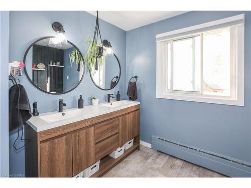 7001 Concord Crescent, Niagara Falls, ON - Indoor Photo Showing Bathroom