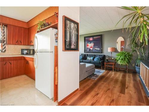 7001 Concord Crescent, Niagara Falls, ON - Indoor Photo Showing Kitchen