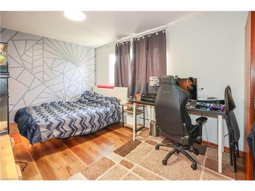 7001 Concord Crescent, Niagara Falls, ON - Indoor Photo Showing Bedroom