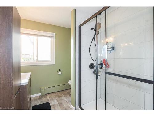 7001 Concord Crescent, Niagara Falls, ON - Indoor Photo Showing Bathroom