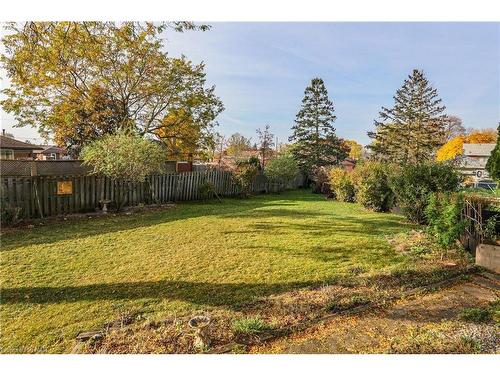 7001 Concord Crescent, Niagara Falls, ON - Outdoor With Backyard