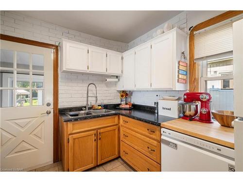 75 Crowland Avenue, Welland, ON - Indoor Photo Showing Kitchen With Double Sink