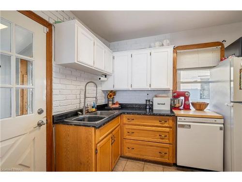 75 Crowland Avenue, Welland, ON - Indoor Photo Showing Kitchen With Double Sink