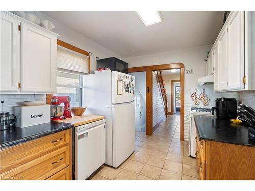 75 Crowland Avenue, Welland, ON - Indoor Photo Showing Kitchen