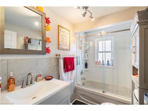 75 Crowland Avenue, Welland, ON - Indoor Photo Showing Bathroom