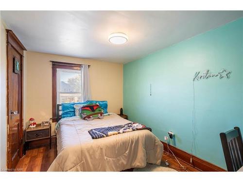 75 Crowland Avenue, Welland, ON - Indoor Photo Showing Bedroom