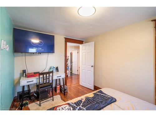 75 Crowland Avenue, Welland, ON - Indoor Photo Showing Bedroom