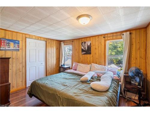 75 Crowland Avenue, Welland, ON - Indoor Photo Showing Bedroom