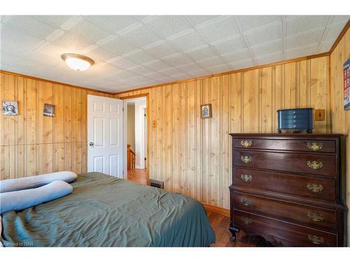 75 Crowland Avenue, Welland, ON - Indoor Photo Showing Bedroom