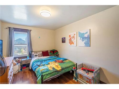 75 Crowland Avenue, Welland, ON - Indoor Photo Showing Bedroom