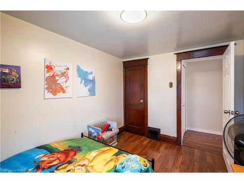 75 Crowland Avenue, Welland, ON - Indoor Photo Showing Bedroom