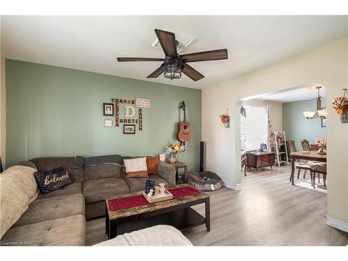 75 Crowland Avenue, Welland, ON - Indoor Photo Showing Living Room