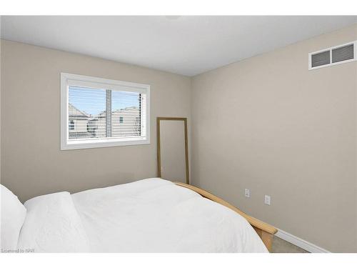 22 Flynn Court Court, St. Catharines, ON - Indoor Photo Showing Bedroom