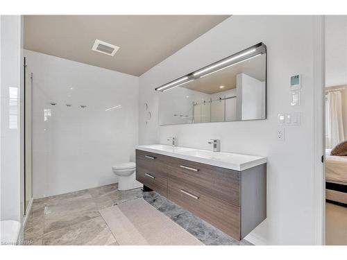 6 Inglis Circle, St. Catharines, ON - Indoor Photo Showing Bathroom