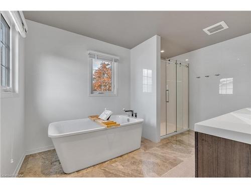 6 Inglis Circle, St. Catharines, ON - Indoor Photo Showing Bathroom