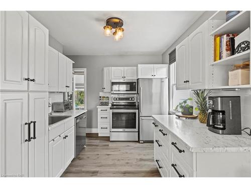 30 Argyle Crescent, St. Catharines, ON - Indoor Photo Showing Kitchen With Stainless Steel Kitchen With Upgraded Kitchen