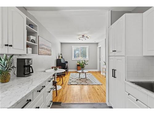 30 Argyle Crescent, St. Catharines, ON - Indoor Photo Showing Kitchen