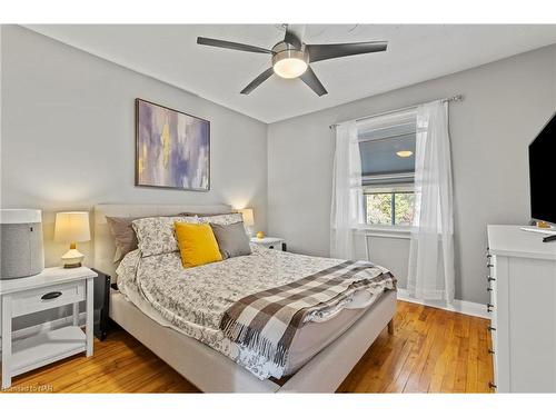 30 Argyle Crescent, St. Catharines, ON - Indoor Photo Showing Bedroom