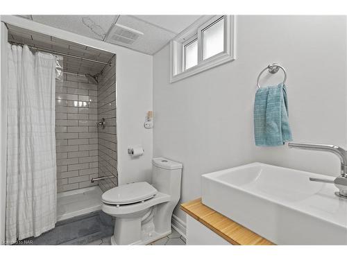 30 Argyle Crescent, St. Catharines, ON - Indoor Photo Showing Bathroom