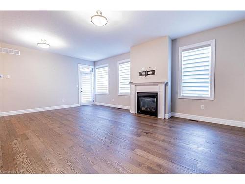 26 Borden Trail, Welland, ON - Indoor Photo Showing Living Room With Fireplace