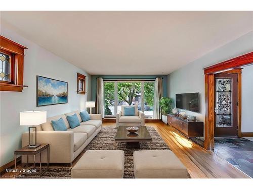 5020 Fifth Avenue, Niagara Falls, ON - Indoor Photo Showing Living Room