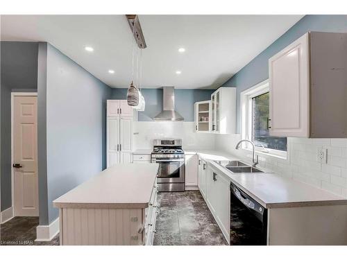 5020 Fifth Avenue, Niagara Falls, ON - Indoor Photo Showing Kitchen With Double Sink With Upgraded Kitchen