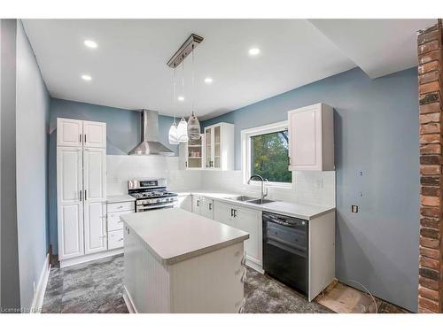 5020 Fifth Avenue, Niagara Falls, ON - Indoor Photo Showing Kitchen With Double Sink