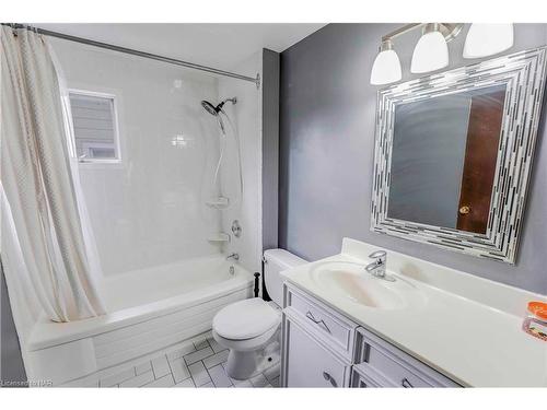 5020 Fifth Avenue, Niagara Falls, ON - Indoor Photo Showing Bathroom