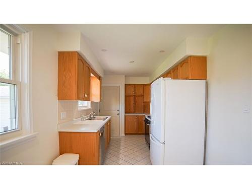 Main-352 Bunting Road, St. Catharines, ON - Indoor Photo Showing Kitchen