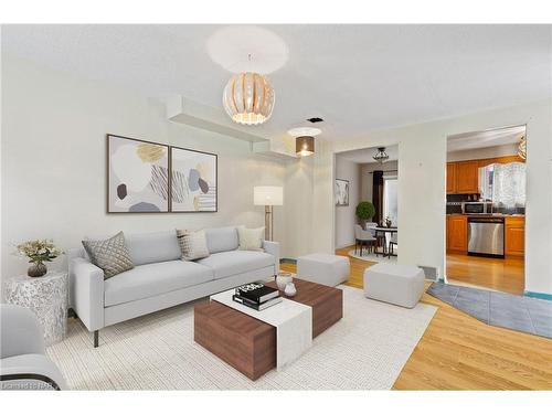 93 Silvan Drive, Welland, ON - Indoor Photo Showing Living Room