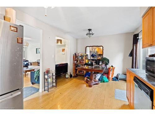 93 Silvan Drive, Welland, ON - Indoor Photo Showing Kitchen