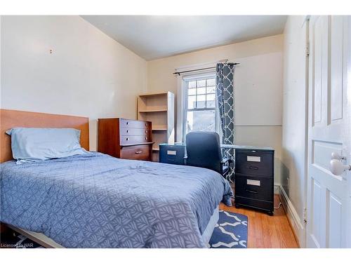 39 Fielden Avenue, Port Colborne, ON - Indoor Photo Showing Bedroom