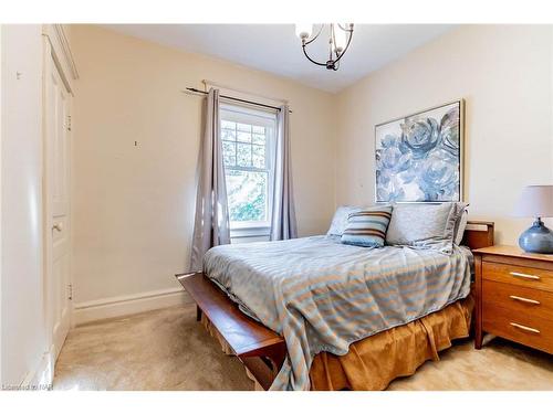 39 Fielden Avenue, Port Colborne, ON - Indoor Photo Showing Bedroom