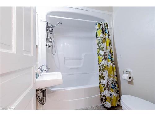 39 Fielden Avenue, Port Colborne, ON - Indoor Photo Showing Bathroom