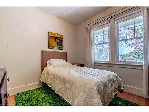 39 Fielden Avenue, Port Colborne, ON - Indoor Photo Showing Bedroom