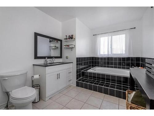 22 Grace Crescent, Barrie, ON - Indoor Photo Showing Bathroom