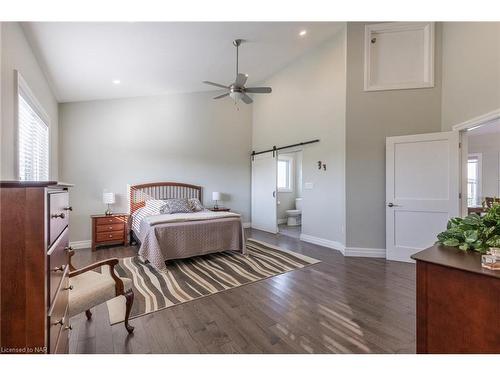 3753 Quarry Road, Lincoln, ON - Indoor Photo Showing Bedroom