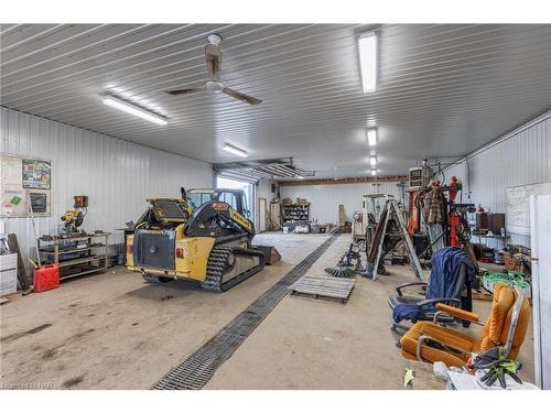 3753 Quarry Road, Lincoln, ON - Indoor Photo Showing Garage