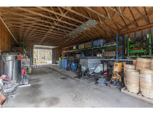 3753 Quarry Road, Lincoln, ON - Indoor Photo Showing Garage