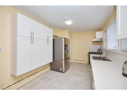 118 Rosemount Avenue, Port Colborne, ON - Indoor Photo Showing Kitchen